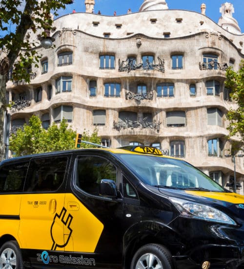 barcelona taxi infront of casa mila